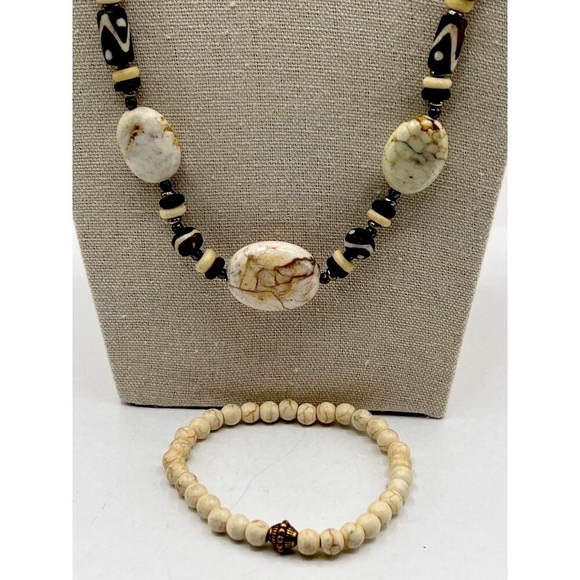 Vintage White & Black Beaded Necklace With Matching Bracelet Set - Picture 2 of 7